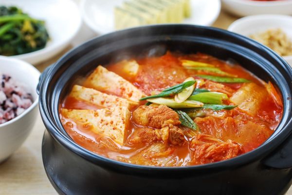 A Evolução do Jjigae Como a Cultura Moderna Transforma o Tradicional Guisado Coreano